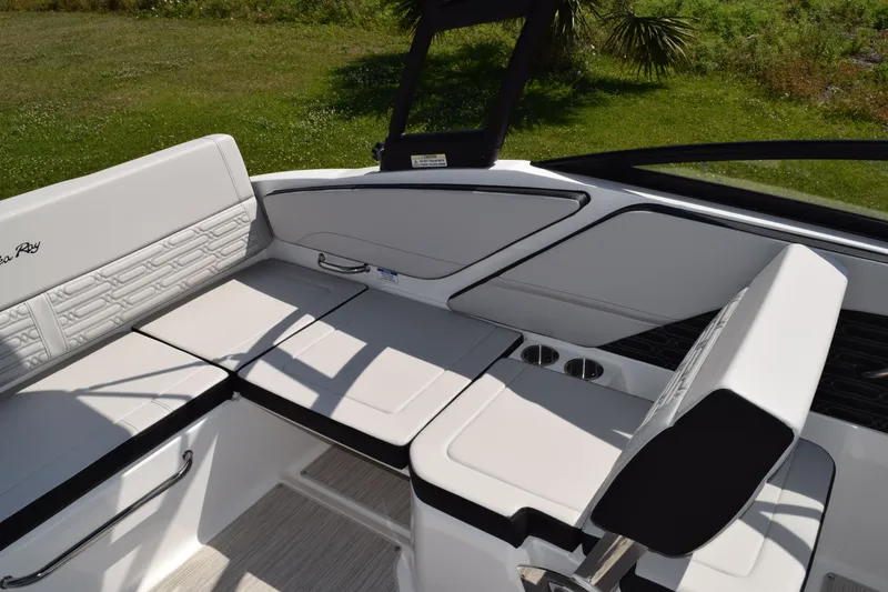 Slide: The Image of Sea Ray SPX 210 Outboard 2026 - 9
