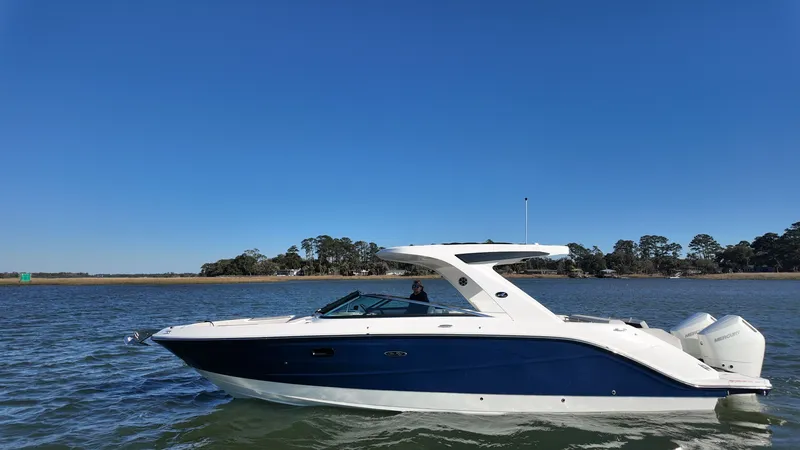 Slide: The Image of Sea Ray SLX 310 Outboard 2026 - 31