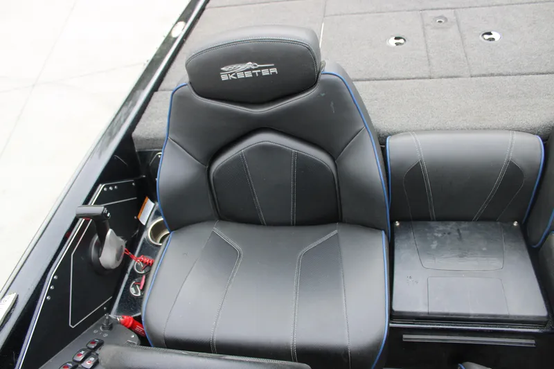 Slide: The Image of 2022 Skeeter ZX225 boat seat with control panel and storage compartment. - 13
