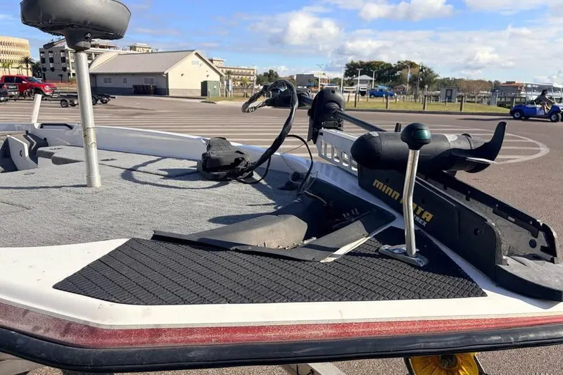 Slide: The Image of 1998 Hydra-Sports 185 boat with Minn Kota trolling motor at a marina. - 6