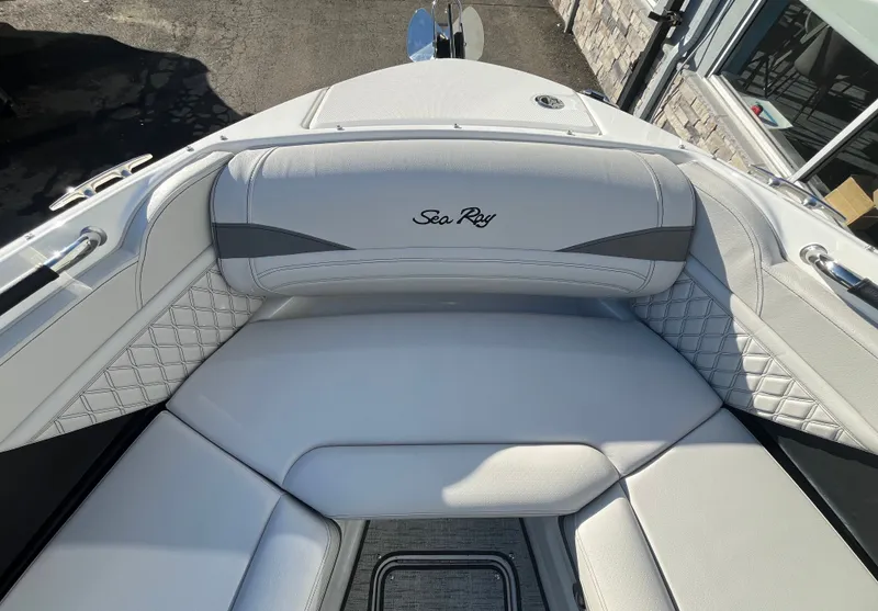 Slide: The Image of Sea Ray SLX 260 Outboard 2026 - 43