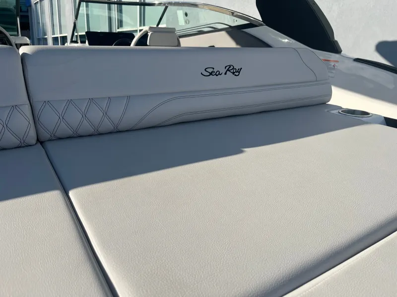 Slide: The Image of Sea Ray SLX 260 Outboard 2026 - 14