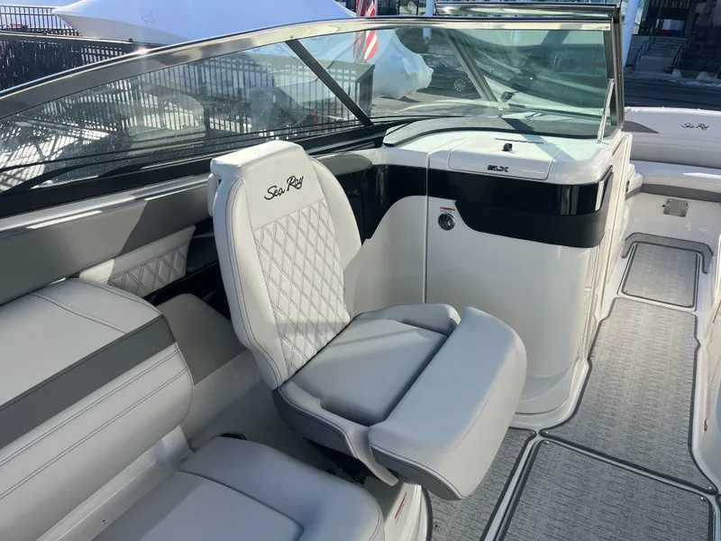 Slide: The Image of Sea Ray SLX 260 Outboard 2026 - 28