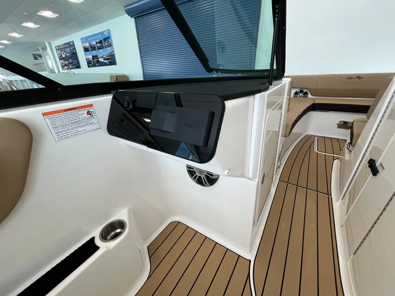 Slide: The Image of Sea Ray SDX 270 Outboard 2026 - 10