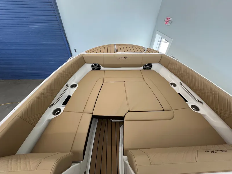 Slide: The Image of Sea Ray SDX 270 Outboard 2026 - 15