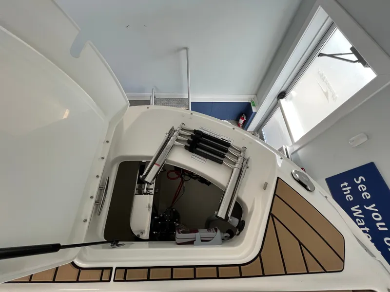 Slide: The Image of Sea Ray SDX 270 Outboard 2026 - 17