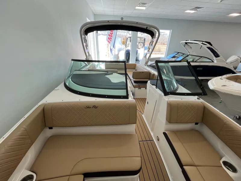 Slide: The Image of Sea Ray SDX 270 Outboard 2026 - 18