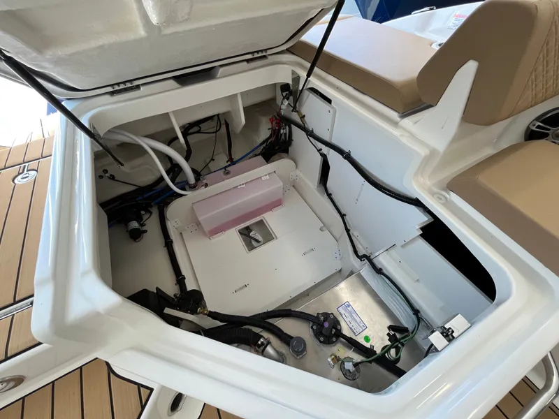 Slide: The Image of Sea Ray SDX 270 Outboard 2026 - 6