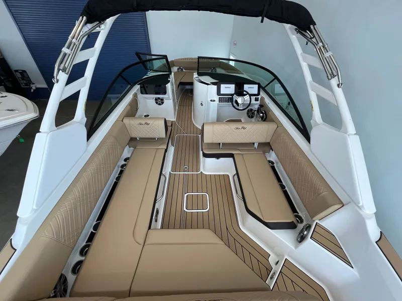 Slide: The Image of Sea Ray SDX 270 Outboard 2026 - 7