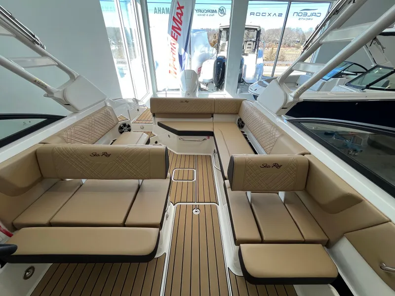 Slide: The Image of Sea Ray SDX 270 Outboard 2026 - 8