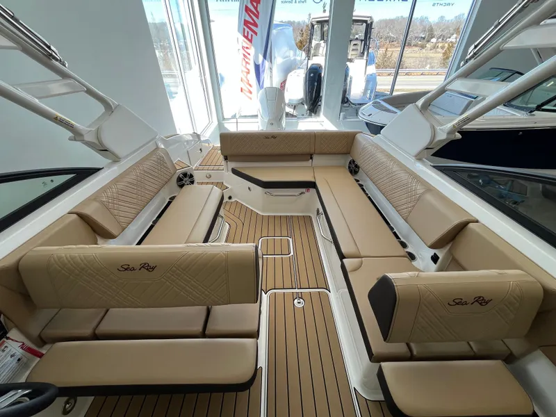 Slide: The Image of Sea Ray SDX 270 Outboard 2026 - 9