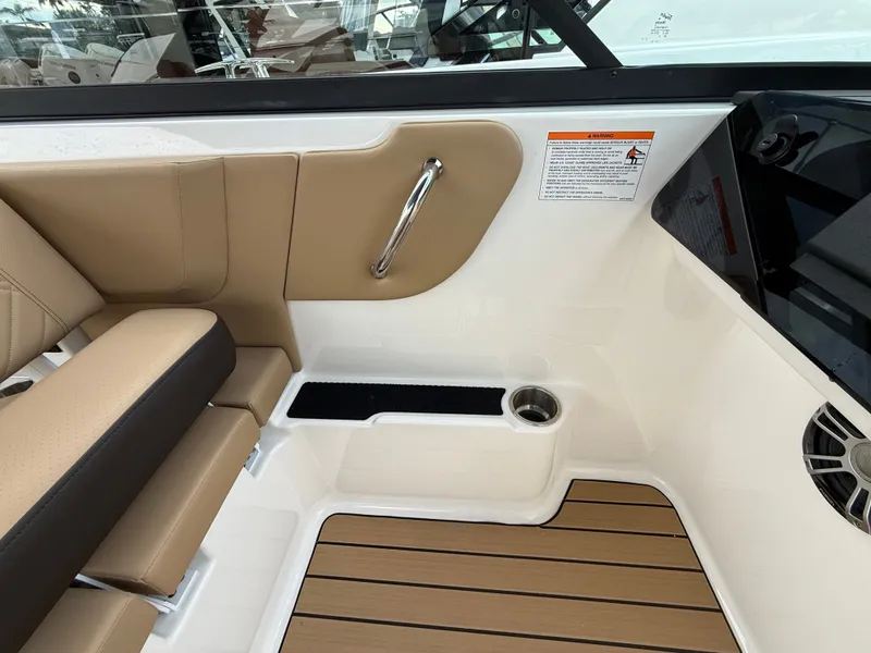 Slide: The Image of Sea Ray SDX 270 Outboard 2026 - 29