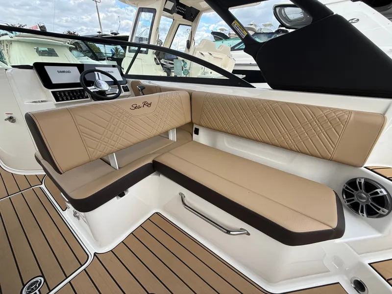 Slide: The Image of Sea Ray SDX 270 Outboard 2026 - 14