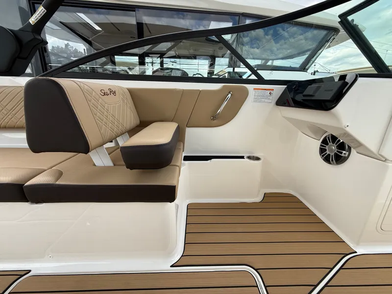 Slide: The Image of Sea Ray SDX 270 Outboard 2026 - 23