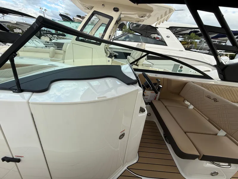 Slide: The Image of Sea Ray SDX 270 Outboard 2026 - 38