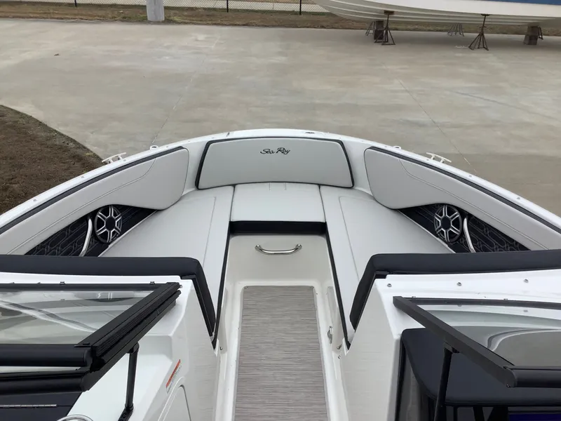 Slide: The Image of Sea Ray SPX 210 Outboard 2026 - 18