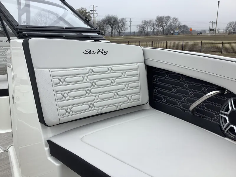 Slide: The Image of Sea Ray SPX 210 Outboard 2026 - 19