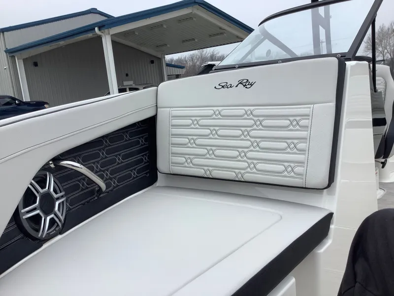 Slide: The Image of Sea Ray SPX 210 Outboard 2026 - 20
