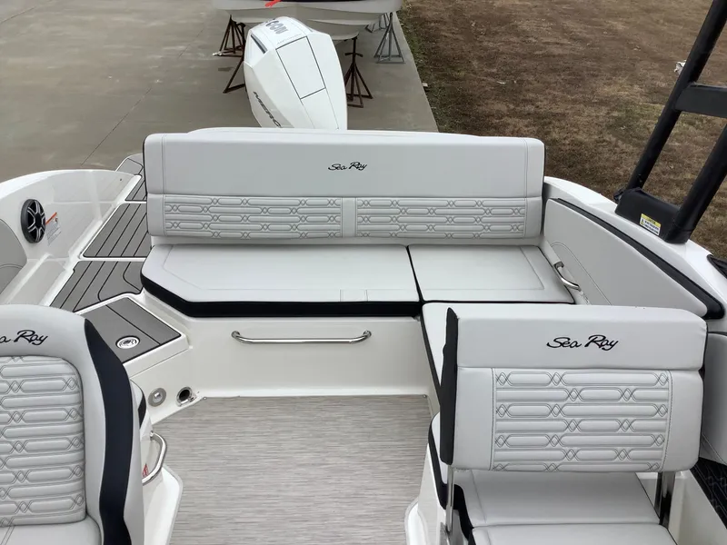 Slide: The Image of Sea Ray SPX 210 Outboard 2026 - 6