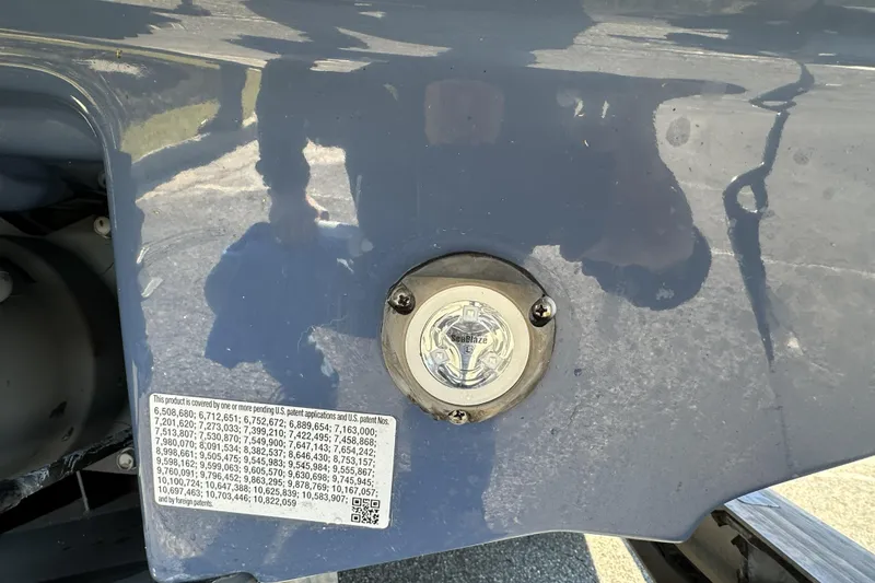 Slide: The Image of 2023 Yamaha Boats 252 FSH Sport stern with Seablaze light and patent information. - 35