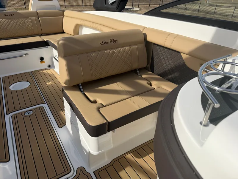Slide: The Image of Sea Ray SDX 290 2026 - 16