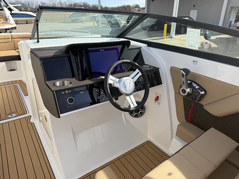 Slide: The Image of Sea Ray SDX 290 2026 - 19