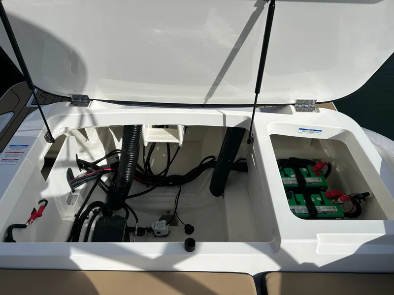 Slide: The Image of Sea Ray SPX 210 Outboard 2026 - 7