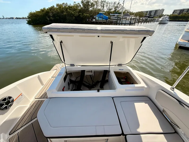 Slide: The Image of Sea Ray SPX 210 Outboard 2026 - 31