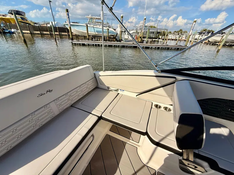 Slide: The Image of Sea Ray SPX 210 Outboard 2026 - 35