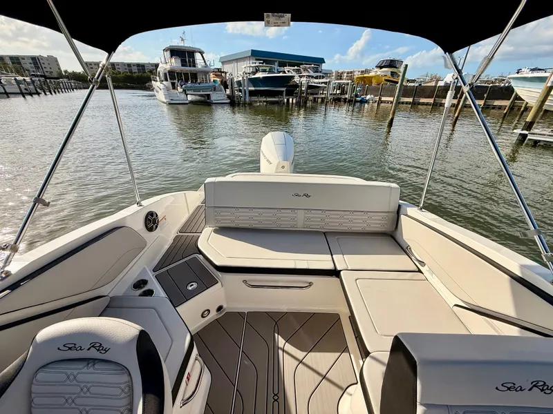 Slide: The Image of Sea Ray SPX 210 Outboard 2026 - 36