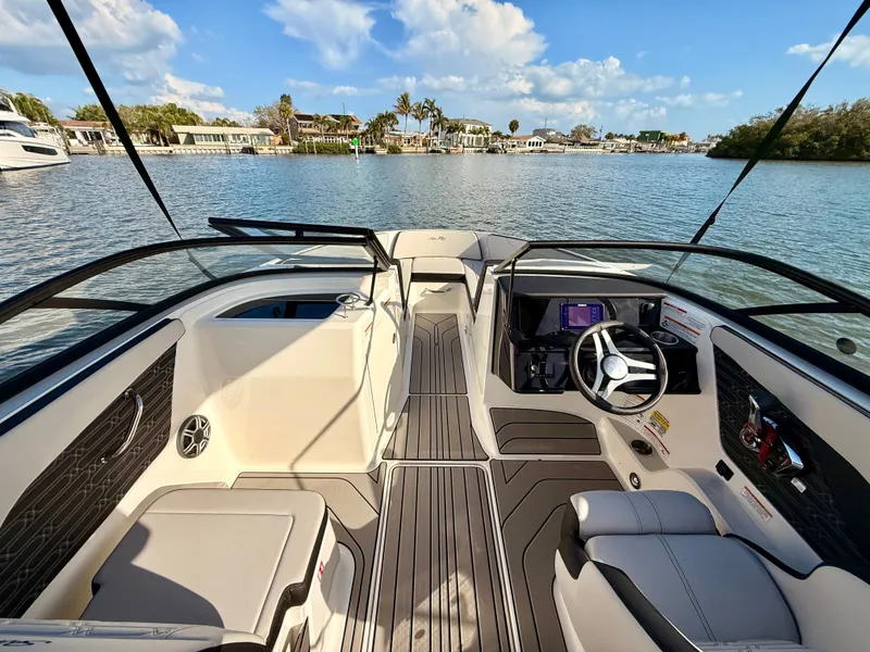 Slide: The Image of Sea Ray SPX 210 Outboard 2026 - 40