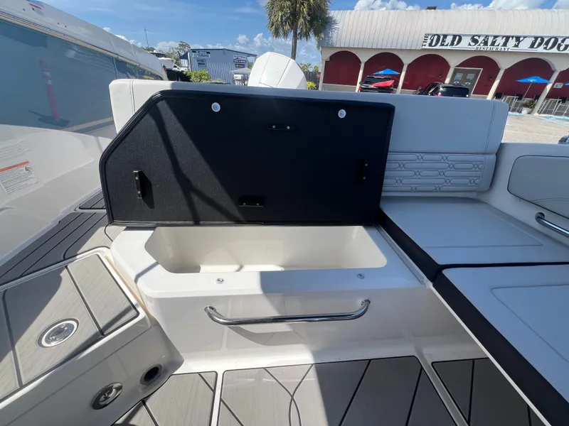 Slide: The Image of Sea Ray SPX 210 Outboard 2026 - 13