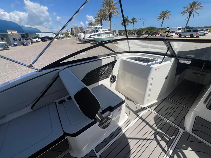 Slide: The Image of Sea Ray SPX 210 Outboard 2026 - 16