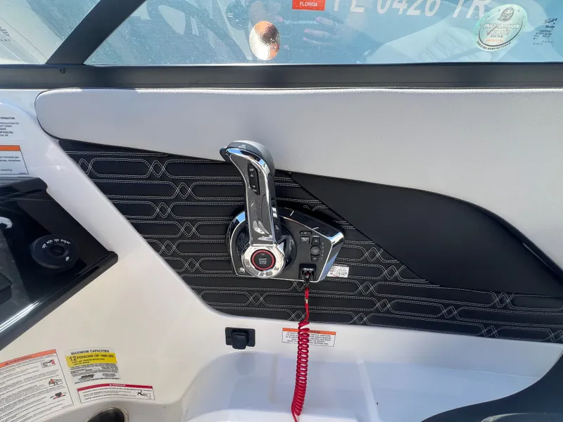 Slide: The Image of Sea Ray SPX 210 Outboard 2026 - 20