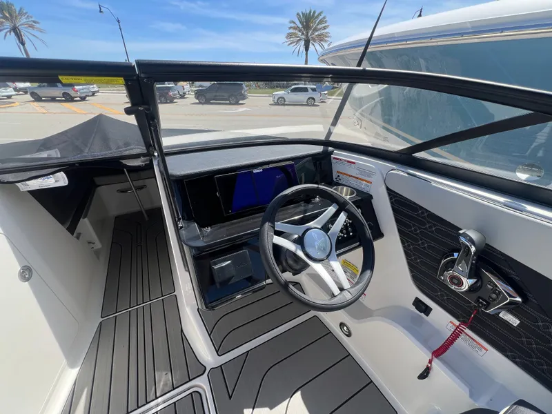Slide: The Image of Sea Ray SPX 210 Outboard 2026 - 21