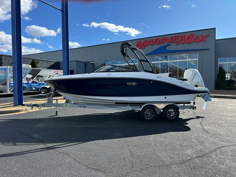 Slide: The Image of Sea Ray SPX 210 Outboard 2026 - 0