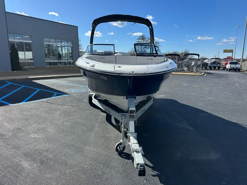 Slide: The Image of Sea Ray SPX 210 Outboard 2026 - 1