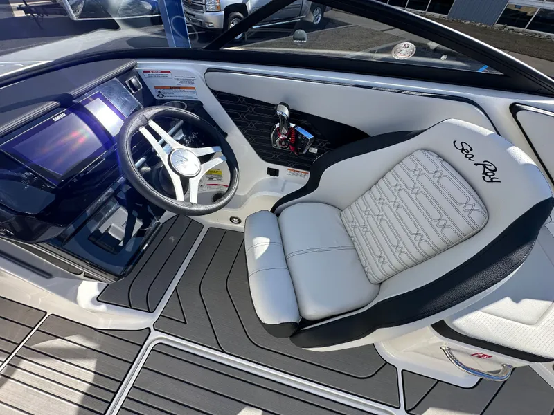 Slide: The Image of Sea Ray SPX 210 Outboard 2026 - 13