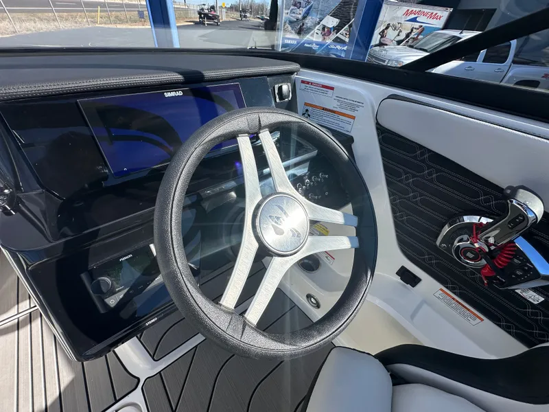 Slide: The Image of Sea Ray SPX 210 Outboard 2026 - 14