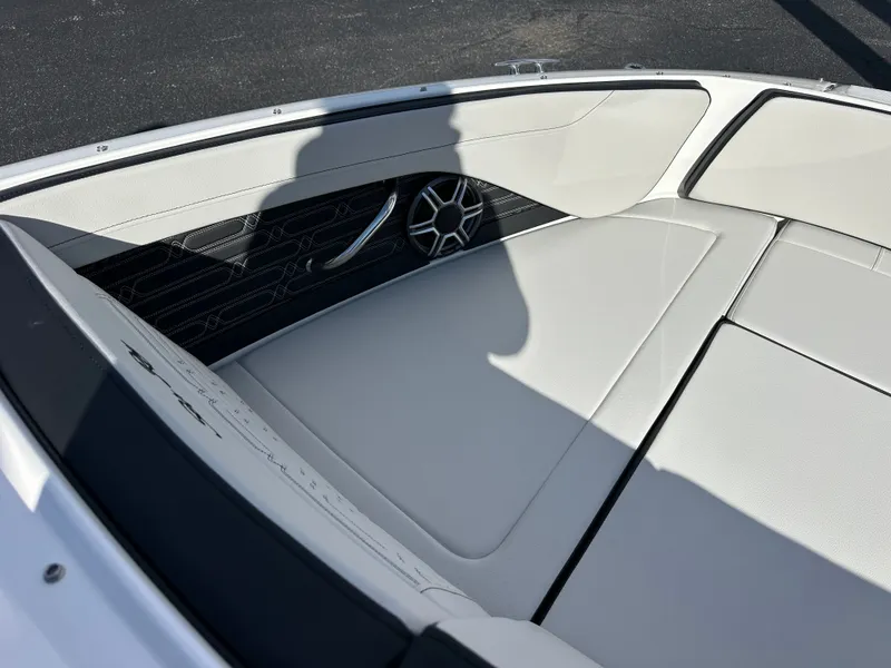Slide: The Image of Sea Ray SPX 210 Outboard 2026 - 5