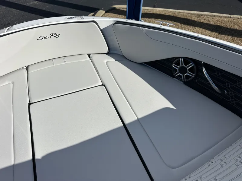 Slide: The Image of Sea Ray SPX 210 Outboard 2026 - 6