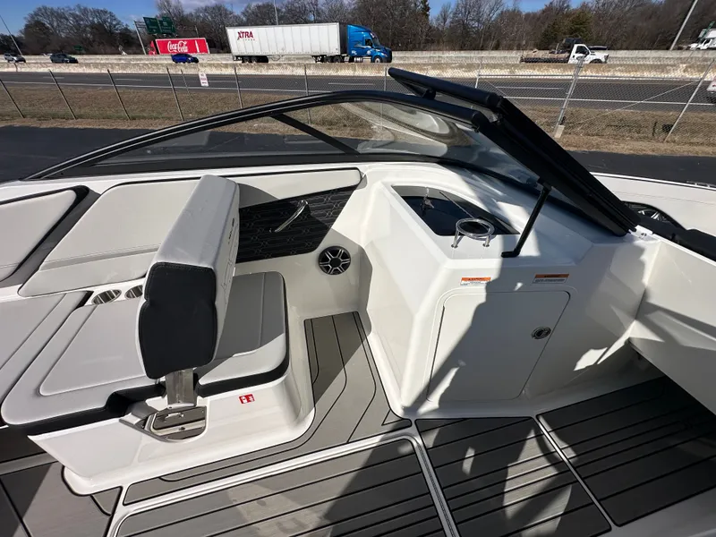 Slide: The Image of Sea Ray SPX 210 Outboard 2026 - 8