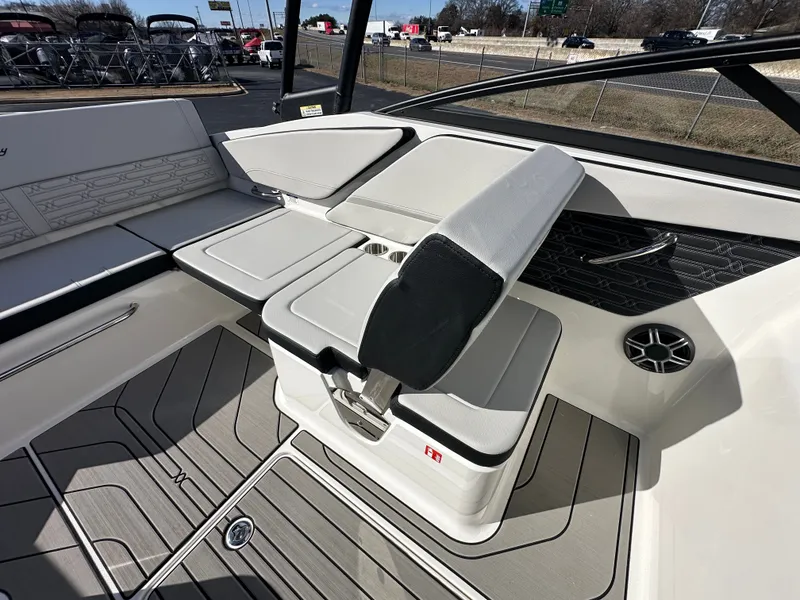 Slide: The Image of Sea Ray SPX 210 Outboard 2026 - 9