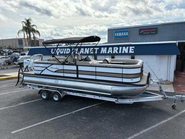 The Image of Bentley Pontoons Legacy Navigator 243 2026 - 1