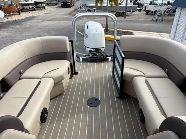 Slide: The Image of Bentley Pontoons Legacy Navigator 243 2026 - 13