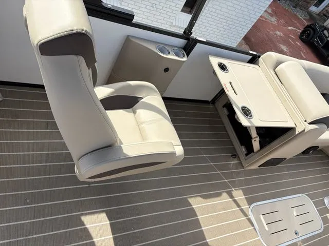 Slide: The Image of Bentley Pontoons Legacy Navigator 243 2026 - 15