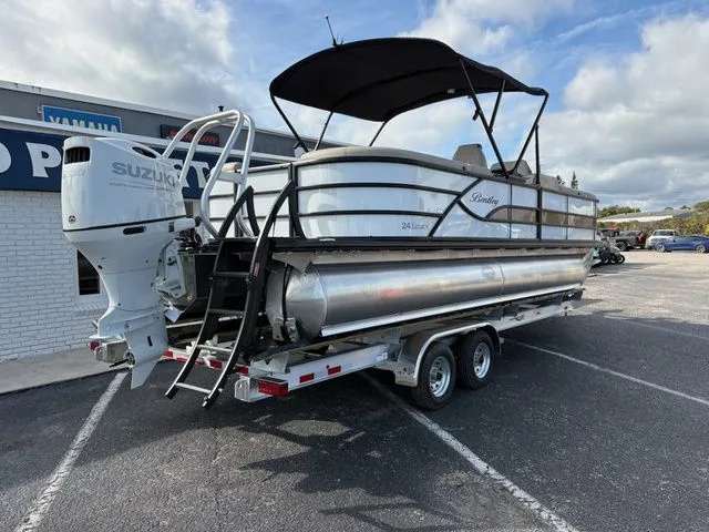 Slide: The Image of Bentley Pontoons Legacy Navigator 243 2026 - 5