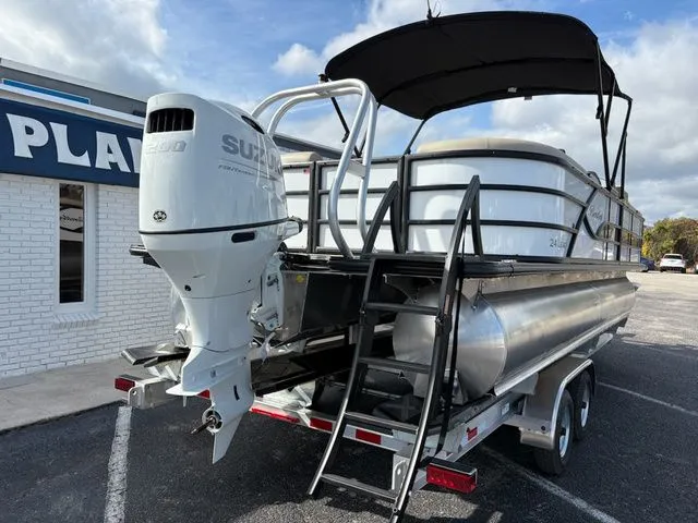 Slide: The Image of Bentley Pontoons Legacy Navigator 243 2026 - 7