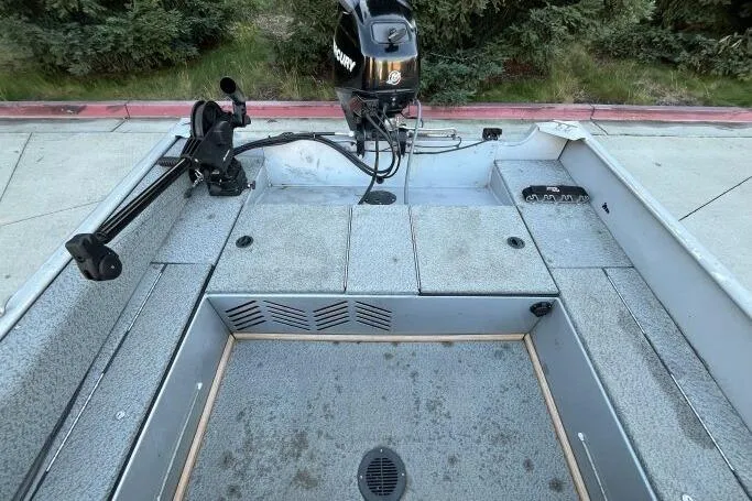 Slide: The Image of 2008 Tracker Super Guide V-14 SC boat interior with motor and seating. - 12