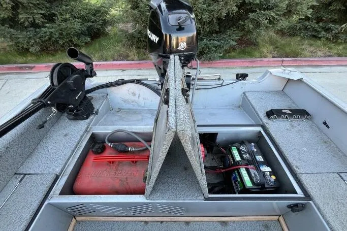 Slide: The Image of 2008 Tracker Super Guide V-14 SC boat interior with motor, battery, and fuel tank. - 13